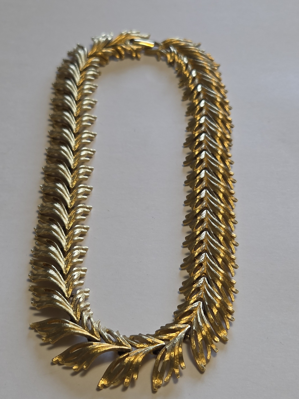 Vtg Monet 17" Brushed Gold-Tone Leaf Motif Link Necklace